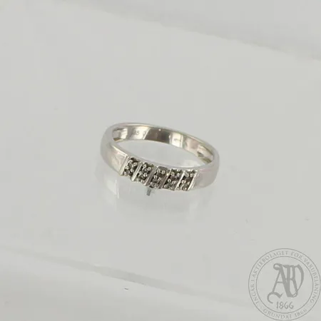 Timanttisormus 10xn0.005ct, koko 16½, 585 valkokulta, paino 2,2g