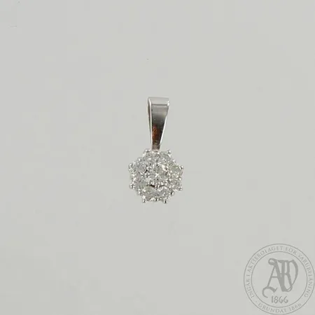 Timanttiriipus 1xn.0.16ct ja 8xn.0.05ct, korkeus 16mm, 585 valkokulta, paino 1,2g