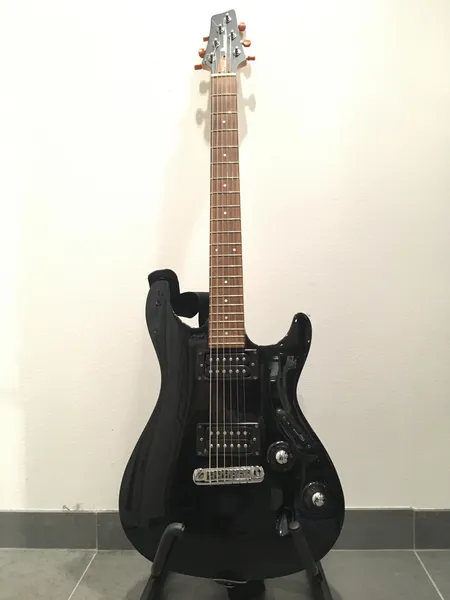 Sähkökitara, Ibanez S-Classic, sarjanumero F98 51874, pehmeä kantolaukku.  Ota yhteys panttilainaamoon kuljetusmaksusta sopimiseksi.
