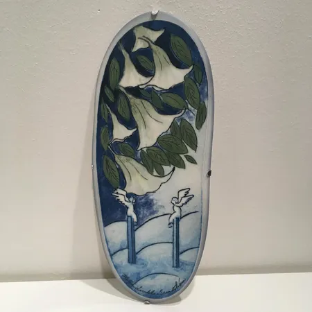 Keraaminen koristetaulu, signeeraus Helja Liukko-Sundström, korkeus 320mm.  Lähetetään postipakettina.