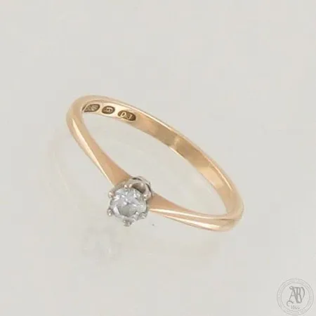 Timanttisormus 1xn.0.13ct, timantin kuletti hiottu, koko 16¼, 585, paino 1,6g 