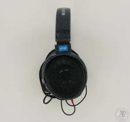 Kuulokkeet Sennheiser HD 600, Audiophile 600 -sarjaa, Kaapelin pituus: 3 m, takuu voimassa 21.12.2019 asti, laatikko