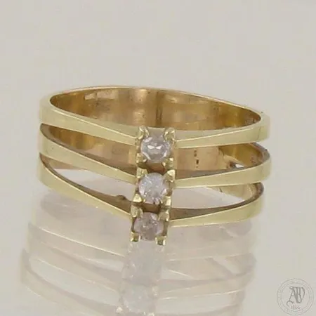 Timanttisormus 3xn.0,06ct, koko 19, 585, paino 6,2g