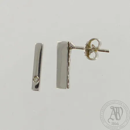 Kivikorvakorut, korkeus 14mm, 585 valkokulta, paino 2,8g 