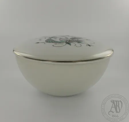 Rasia Arabia, käsinmaalattu, korkeus 50mm, Ø120mm. Lähetetään postipakettina.