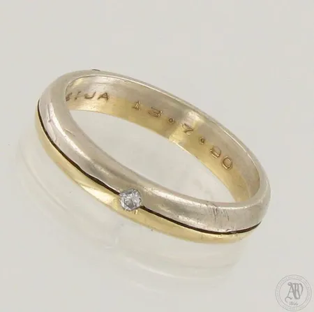 Timanttisormus 1xn.0.05ct, käytön jälkiä, koko 20¼, 750 kelta- ja valkokulta, paino 7,4g