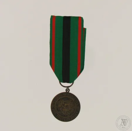 Vapaudenristin 2.luokan ansiomitali vuodelta 1941