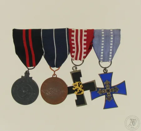 Kunniamerkkiripa, Talvisodan muistomitali, Jatkosodan muistomitali, Päämajan muistoristi, Kotijoukkojen muistoristi