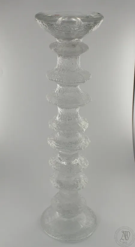 Kynttilänjalka Iittala, Festivo, signeerattu T.S, korkeus 310mm, alkuperäislaatikossa. Lähetetään postipakettina.
