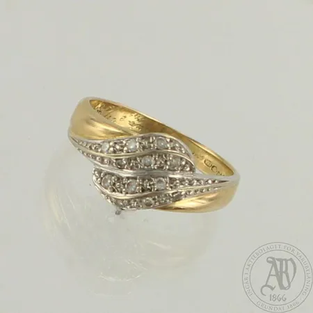Timanttisormus 12xn.0.005-0.02ct, kaiverrettu, koko 17, 585 kelta- ja valkokulta, paino 3,3g  