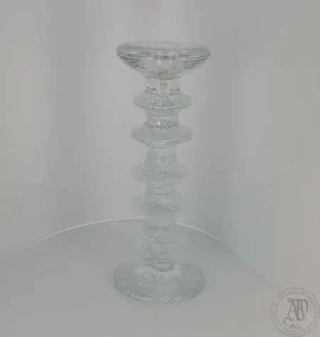 Kynttilänjalka Iittala, Festivo, korkeus 215, jalassa lohkeama.  Lähetetään postipakettina.