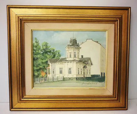 Öljyvärimaalaus Kimmo Pälikkö, mitat 22x28cm. .Hintaan lisätään Tekijänoikeuslain mukainen jälleenmyyntikorvaus 5%, johon lisäämme voimassa olevan alv:n (10%) mikäli viimeinen huutohinta ylittää 255€. Ota yhteys panttilainaamoon kuljetusmaksusta sopimiseksi.