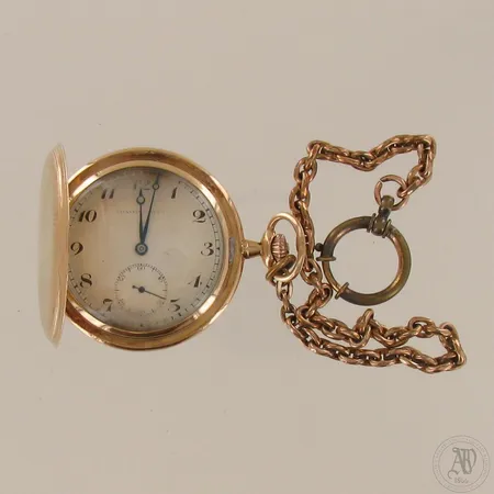 Viallinen kultataskukello, Tavannes watch, kaiverrettu, välikuori kultaa, kellonperät metallia, 585br, paino 87,7g 