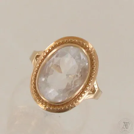Kivisormus, kaiverrettu, koko 17¾, 585br, paino 2,9g