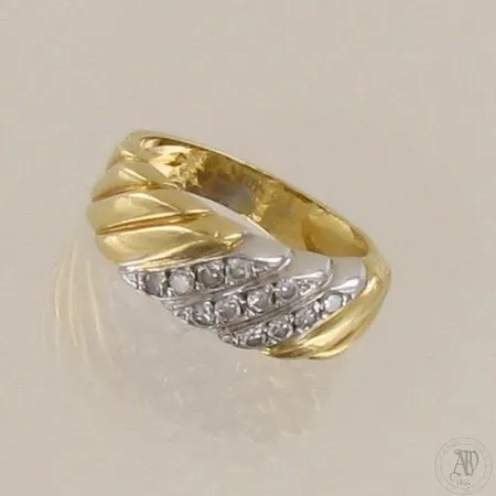 Timanttisormus 12xn.0.03ct, koko 15¾, 750 kelta- ja valkokulta, paino 5,6g
