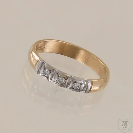 Timanttisormus 3xn.0.02ct, koko 17, 585 kelta- ja valkokulta, paino 2,8g
