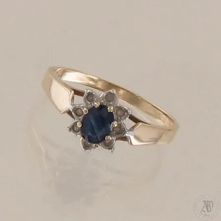 Sinisafiirisormus timanteilla 8xn.0.005ct, koko 17, 585br kelta- ja valkokulta, paino 1,8g