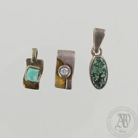 Kolme kiviriipusta, korkeudet 15-23mm, 925br, paino 3,7g