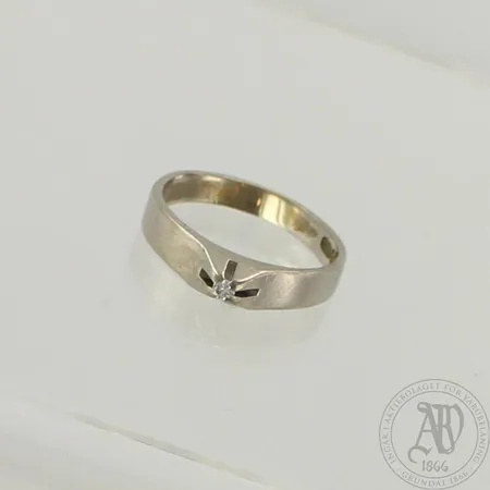 Timanttisormus 1x0.04ct, koko 18, 750 valkokulta, paino 4,8g