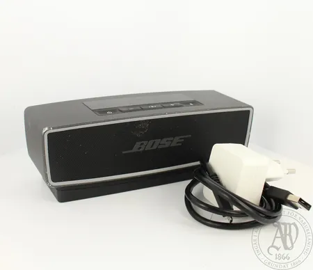 Bluetooth kaiutin, Bose Soundlink Mini, lieviä käytön jälkiä