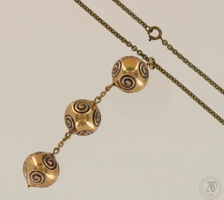 Kaulakoru Kalevala Koru, Halikon käätykoru, ketjun pituus 70cm, riipuksen korkeus 90mm, pronssia