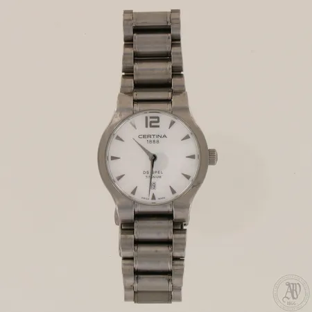 Titanium-rannekello Certina DS Spel, quartz, Ø 30mm rannekkeen pituus 15cm, jossa käytön jälkiä, paristo loppunut.