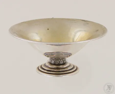 Pieni astia, korkeus ja leveys 30X70mm, valmistettu 1936, 813, paino 21,4g 