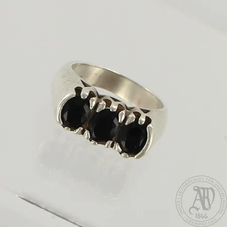 Kivisormus, rungossa pieni halkeama, koko 19, 925br, paino 6,8g