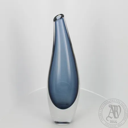 Maljakko Kalanrakko, signeerattu Tapio Wirkkala Iittala -57, korkeus 170mm.  Lähetetään postipakettina.