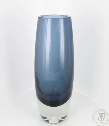 Sininen maljakko Iittala Lappi, design Erkki Vesanto, korkeus 200mm.  Lähetetään postipakettina.