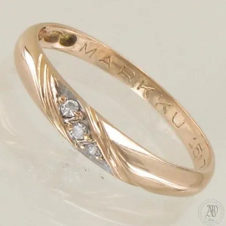 Timanttisormus 3xn.0.005ct, kaiverrettu, koko 16¾, 585, paino 1,3g
