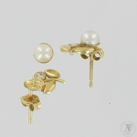 Vialliset korvakorut, 585br, paino 0,6g