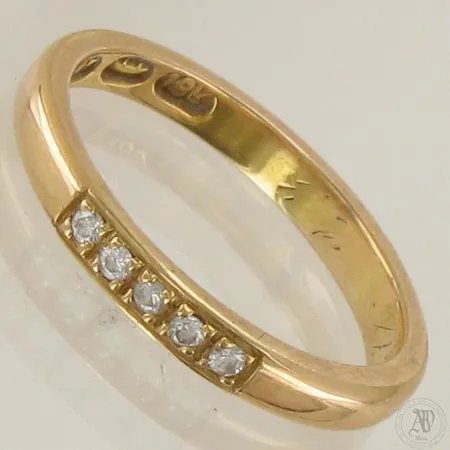 Timanttisormus 6xn.0.01ct, kaiverrettu, koko 17½, 750, paino 3,5g