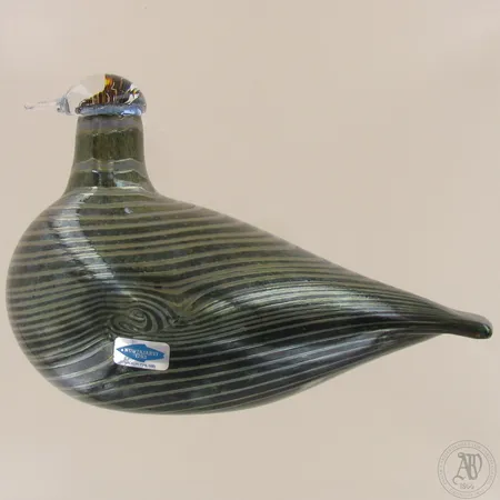Lasilintu, Alli - Nuutajärvi, mitat 125mm x 180mm, signeeraus Oiva Toikka Nuutajärvi.  Ota yhteys panttilainaamoon kuljetusmaksusta sopimiseksi.