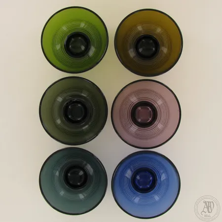 Kuusi jälkiruokamaljaa Karhula - Iittala, leveys 100mm ja korkeus 54mm, kahdessä säröjä ja yhdessä valuvika, alkuperäinen pakkaus.