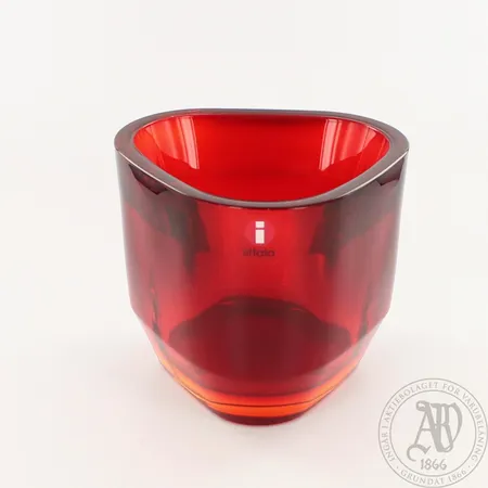 Tuikkulyhty Iittala, design Alfredo Häberli, korkeus 70mm, kunto hyvä.  Lähetetään postipakettina.