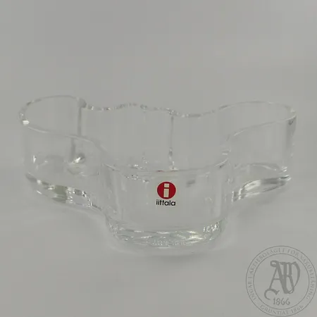 Aato-maljakko Iittala, design Alvar Aalto, mitat 35x100x140mm.  Lähetetään postipakettina.