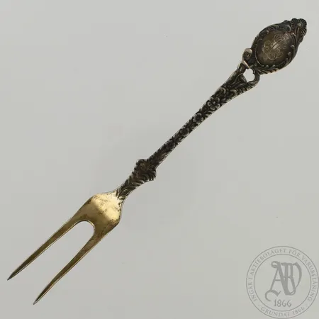 Leikkelehaarukka, kaiverrettu, pituus 150mm, 813, paino 16,6g