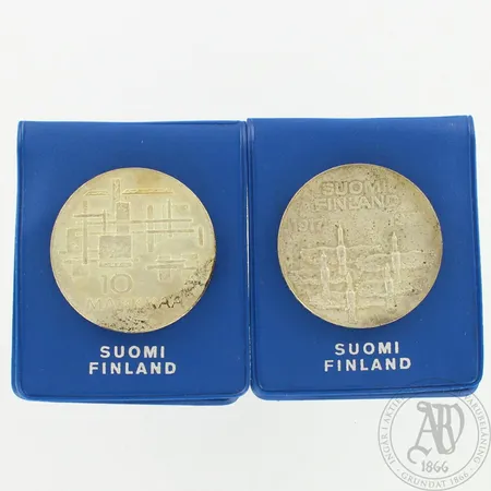 Kaksi juhlarahaa Itsenäinen Suomi 50 vuotta 1967, nimellisarvo 20 markkaa, 900, paino 48,0g
