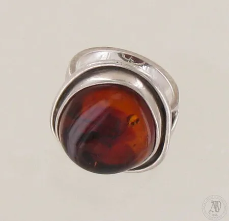 Meripihkasormus, koko 16¾, 925br, paino 7,4g