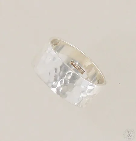 Sormus Kalevala Koru, koko 17¾, vuodelta 2013, 925, paino 5,1g