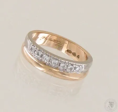 Timanttisormus 7xn.0.03ct, kaiverrettu, koko 17, 585 kelta- ja valkokulta, paino 6,4g