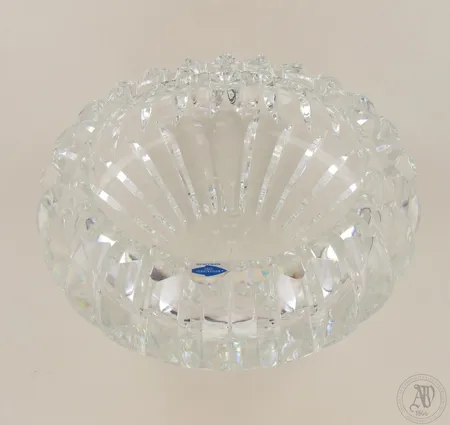 Lasimaljakko Nuutajärvi, Kristina, design Aimo Okkolin , Kemira logo pohjassa, korkeus 10,5cm, Ø 20,5cm, pohjassa naarmuja 