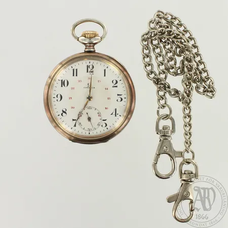 Hopeataskukello, Omega Geneve,  kaiverrettu,  taulussa kulumaa, kellonperät metallia, 800br, paino 97,9g 