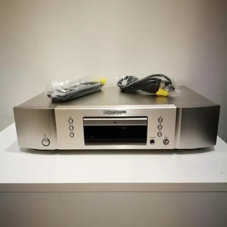 CD-soitin MARANTZ CD5005 S/G, Audiotiedot CD - 20 - 20000 Hz - 110 dB - 100 dB - 0.002%, mitat 44x 33.8x 10.5cm, kaukosäädin ja virtajohto, uuden veroinen, ostokuitti 5.12.2017 	 