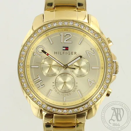 Teräsrannekello Tommy Hilfiger, quartz, taulun Ø 44mm, rannekkeen pituus 170mm, 2 lisäpalaa, laatikko