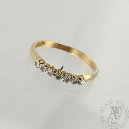 Timanttisormus 7xn.0.02ct, koko 15¾, 750 kelta- ja valkokulta, paino 1,3g 
