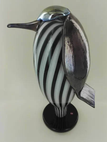 Lasilintu Hovimestari, korkeus 27cm, signeeraus O.Toikka Iittala 2014, 1725/2000. Ota yhteys panttilainaamoon kuljetusmaksusta sopimiseksi.