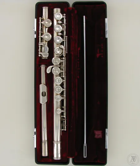 Poikkihuilu Yamaha YFL 411 Silver Nippon Gakki CO.LTD. Japan, 925-hopeaa, paino 426,4g, laukku