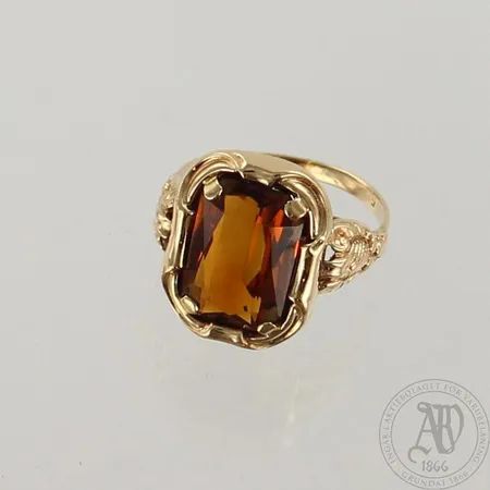 Kivisormus, koko 17, 585br, paino 2,6g